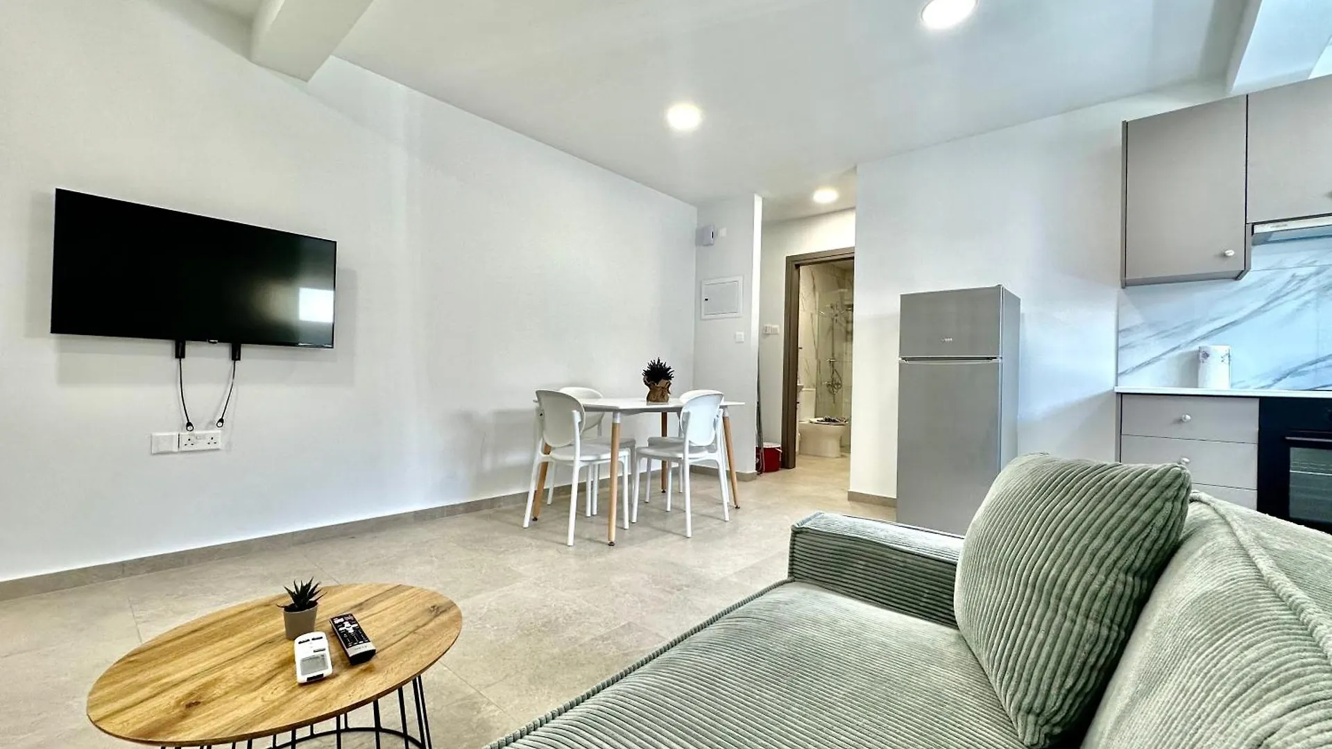 Serene Napa Suite Айя-Напа